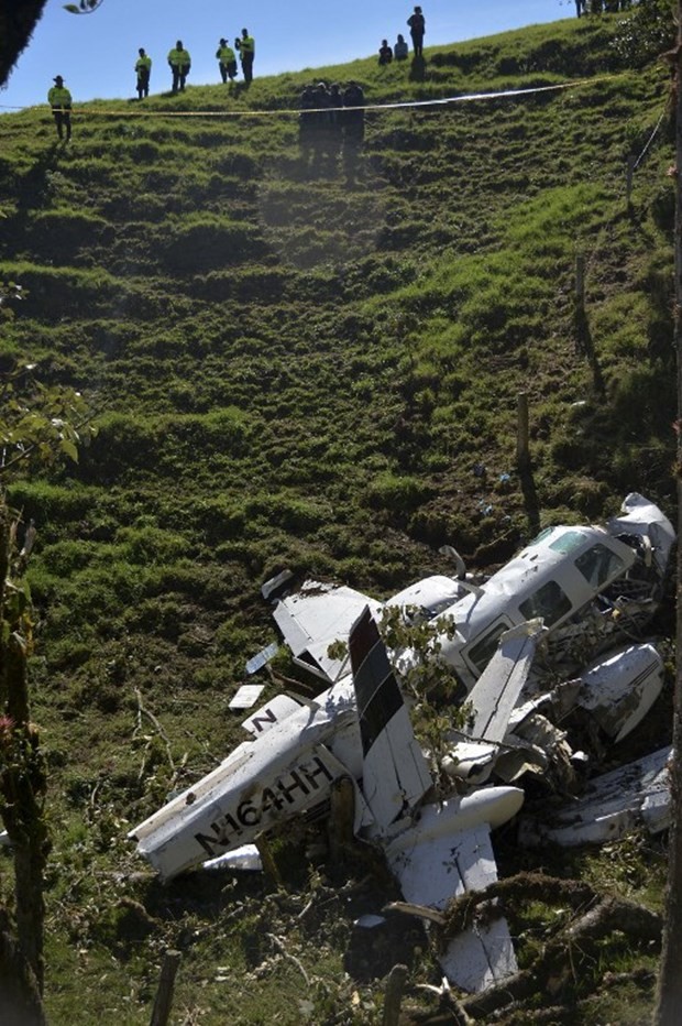 Uçak kazasından nasıl kurtulduklarını anlattılar 6