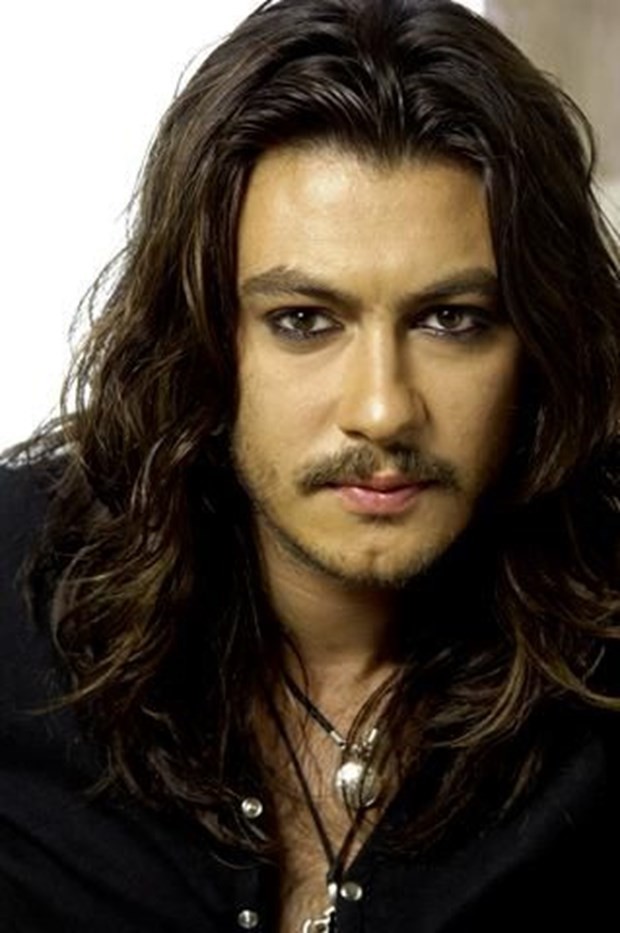 Trafik kazasında hayatını kaybeden ünlü isimler 2