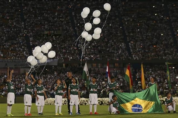 Yüzbinlerce kişi Chapecoense için statlara koştu 8