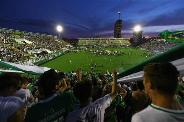 Yüzbinlerce kişi Chapecoense için statlara koştu 14