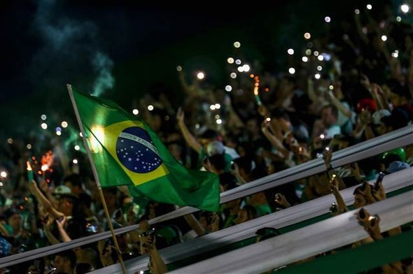 Yüzbinlerce kişi Chapecoense için statlara koştu 16