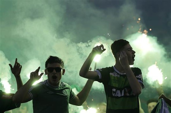 Yüzbinlerce kişi Chapecoense için statlara koştu 22