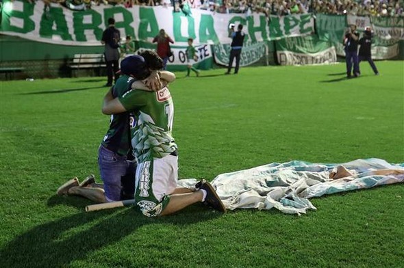 Yüzbinlerce kişi Chapecoense için statlara koştu 26