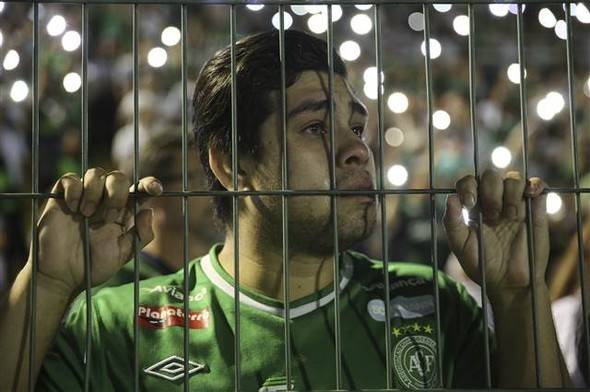 Yüzbinlerce kişi Chapecoense için statlara koştu 27