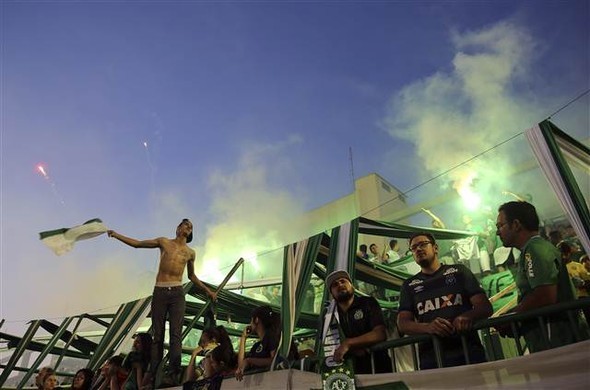 Yüzbinlerce kişi Chapecoense için statlara koştu 2