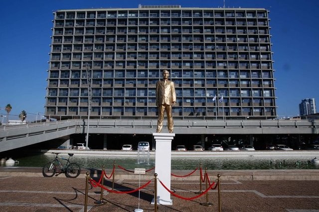 İsrailliler Netanyahu'nun heykelini yıktı 11