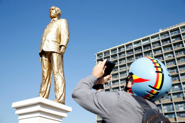 İsrailliler Netanyahu'nun heykelini yıktı 20