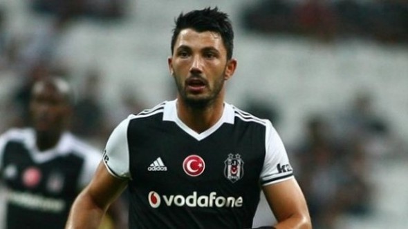 Beşiktaş'taki alçak saldırıya ünlülerin tepkileri 19