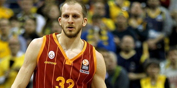 Beşiktaş'taki alçak saldırıya ünlülerin tepkileri 26