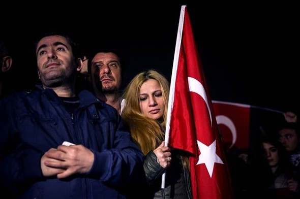 Türkiye şehitlerine ağlıyor 14