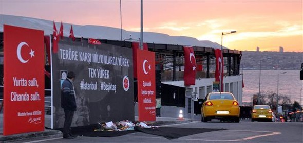 Türkiye şehitlerine ağlıyor 15