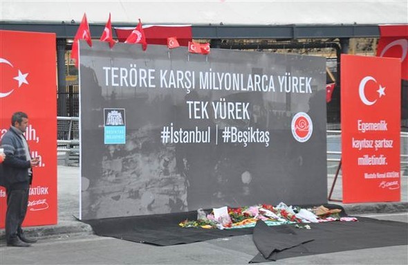 Türkiye şehitlerine ağlıyor 2