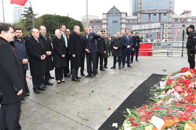 Türkiye şehitlerine ağlıyor 25