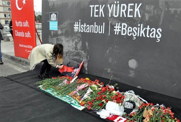 Türkiye şehitlerine ağlıyor 3