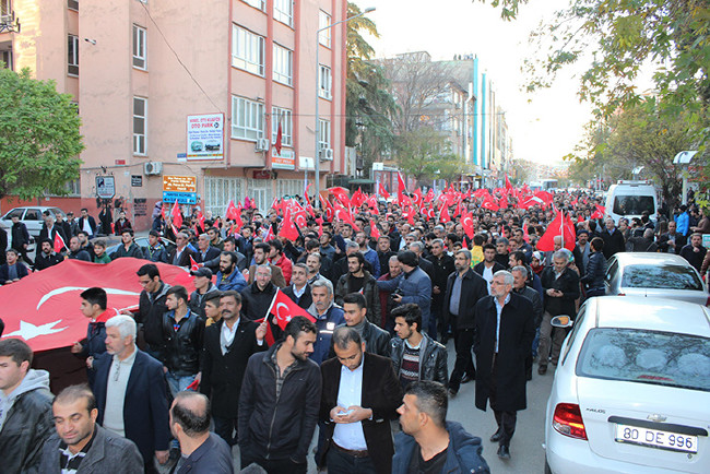 Türkiye şehitlerine ağlıyor 46