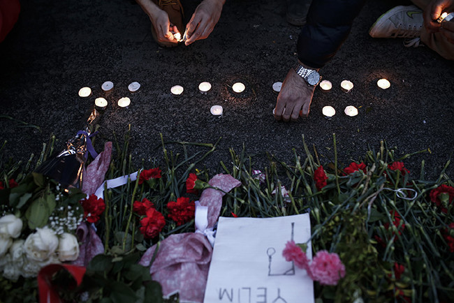 Türkiye şehitlerine ağlıyor 51