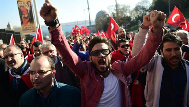 Türkiye şehitlerine ağlıyor 30