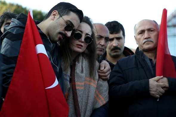 Türkiye şehitlerine ağlıyor 23