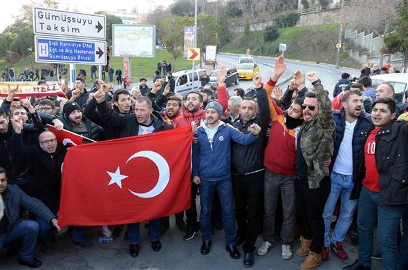 Türkiye şehitlerine ağlıyor 29