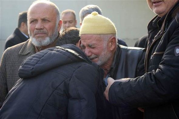 Türkiye şehitlerine ağlıyor 22