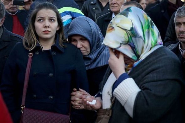 Türkiye şehitlerine ağlıyor 36