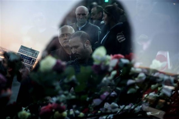 Türkiye şehitlerine ağlıyor 37