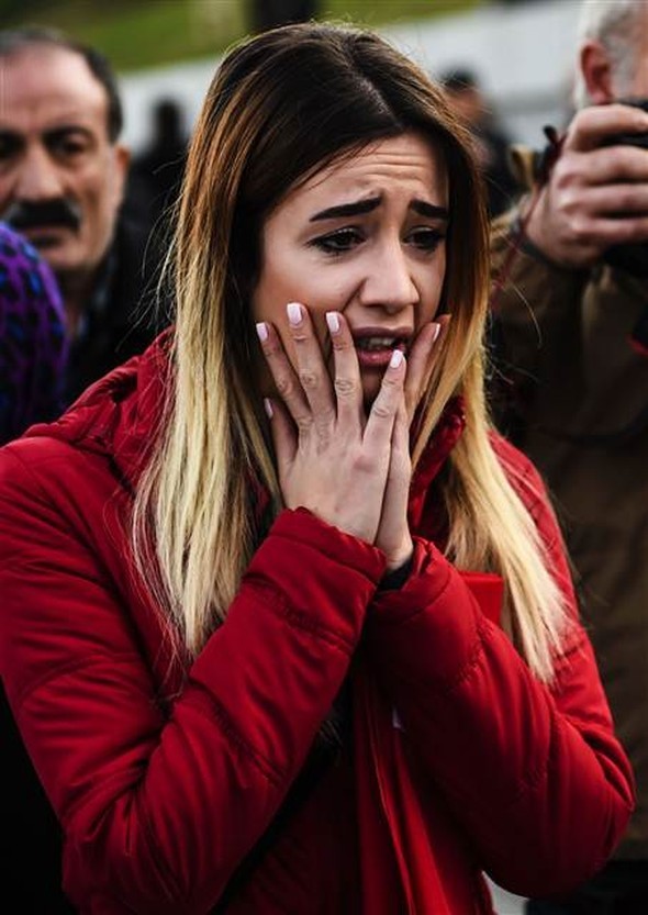 Türkiye şehitlerine ağlıyor 42