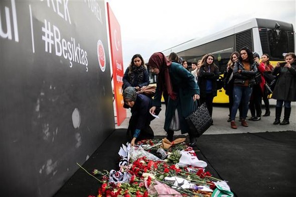 Türkiye şehitlerine ağlıyor 7