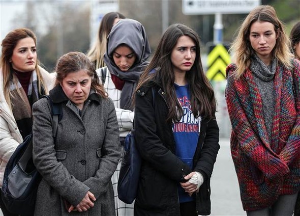 Türkiye şehitlerine ağlıyor 8