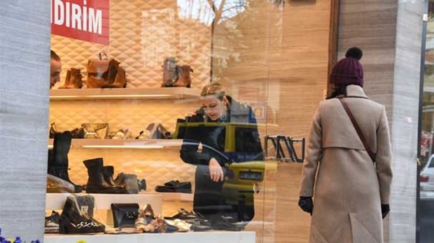 Tanınmamak için böyle giyindi! 3