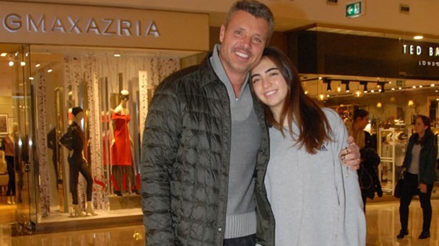 Tanınmamak için böyle giyindi! 9