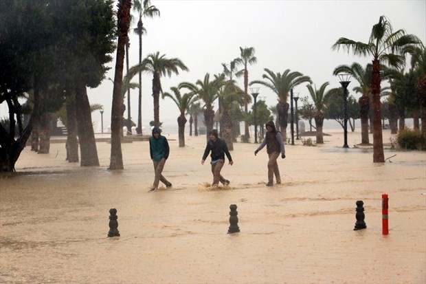 Fırtına tüm yurtta felakete neden oldu 10
