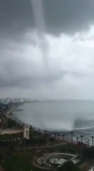 Fırtına tüm yurtta felakete neden oldu 24