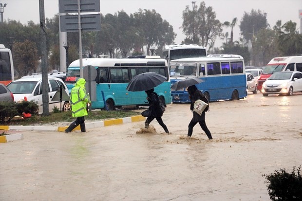 Fırtına tüm yurtta felakete neden oldu 6