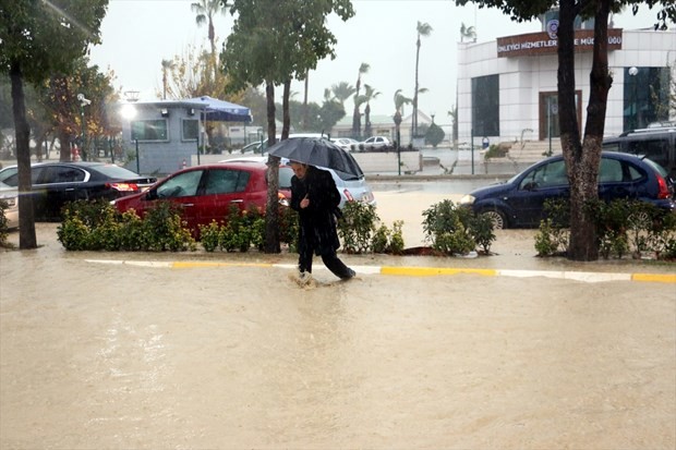 Fırtına tüm yurtta felakete neden oldu 8