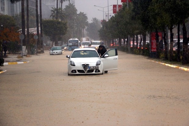 Fırtına tüm yurtta felakete neden oldu 9