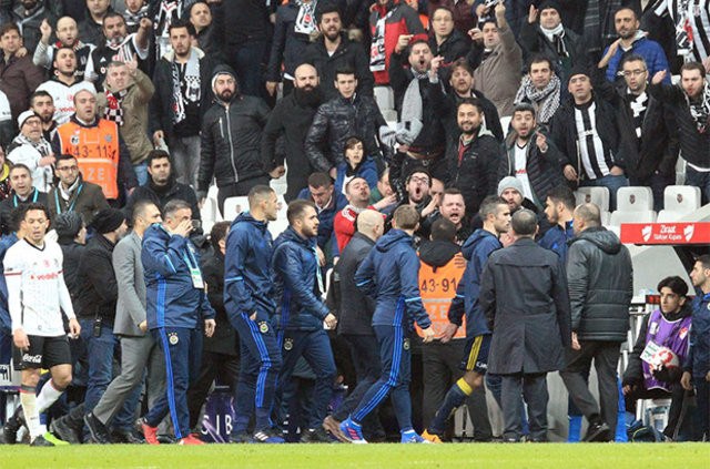 Van Persie'den kızdıran sevinç 18