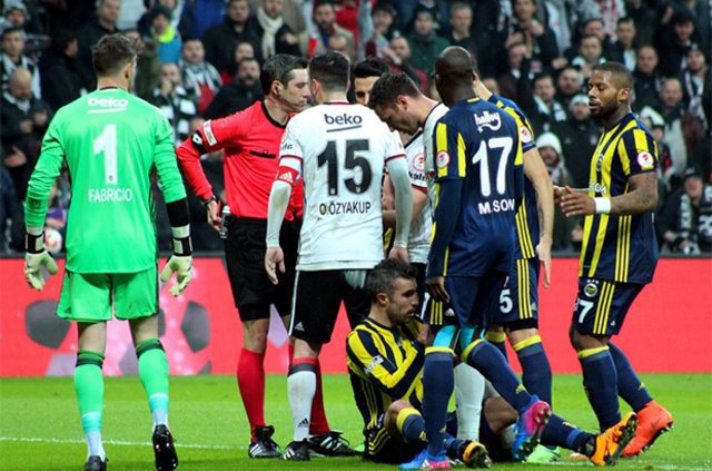 Van Persie'den kızdıran sevinç 16