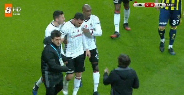 Beşiktaş'ta Tosic kırmızı kart gördü, ortalık karıştı! 1