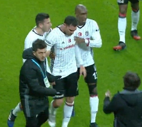 Beşiktaş'ta Tosic kırmızı kart gördü, ortalık karıştı! 10