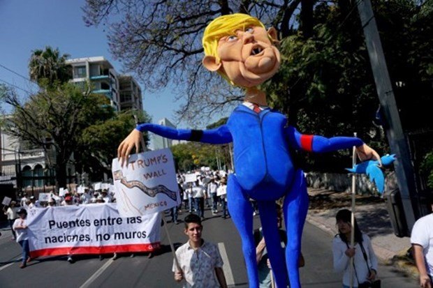 Trump karşıtı gösteriler ABD'nin komşusuna sıçradı 12