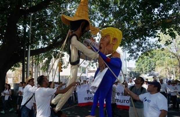 Trump karşıtı gösteriler ABD'nin komşusuna sıçradı 23