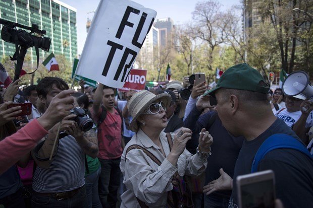Trump karşıtı gösteriler ABD'nin komşusuna sıçradı 37