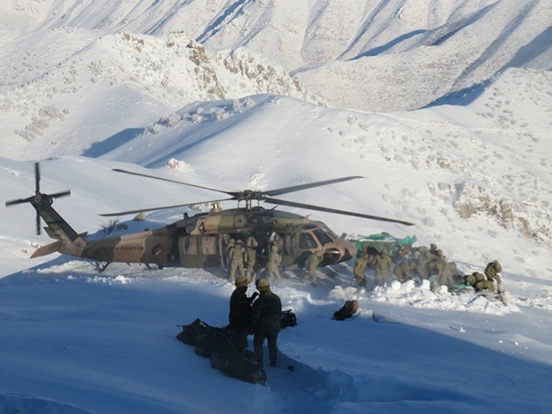 Teröre eş zamanlı darbe 15