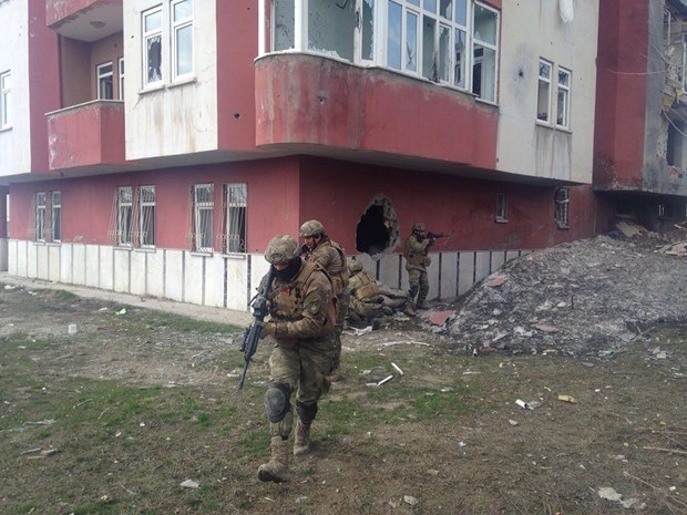 Teröre eş zamanlı darbe 6