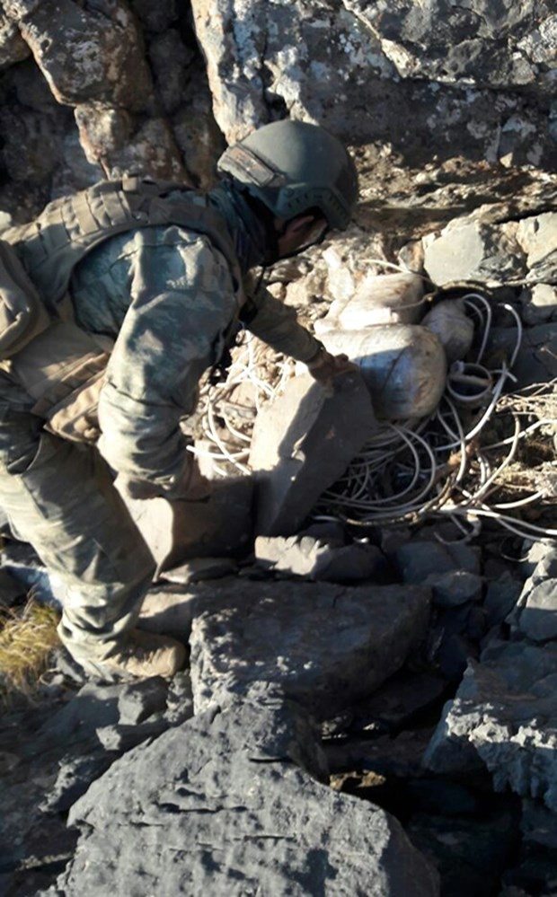 Teröre eş zamanlı darbe 7