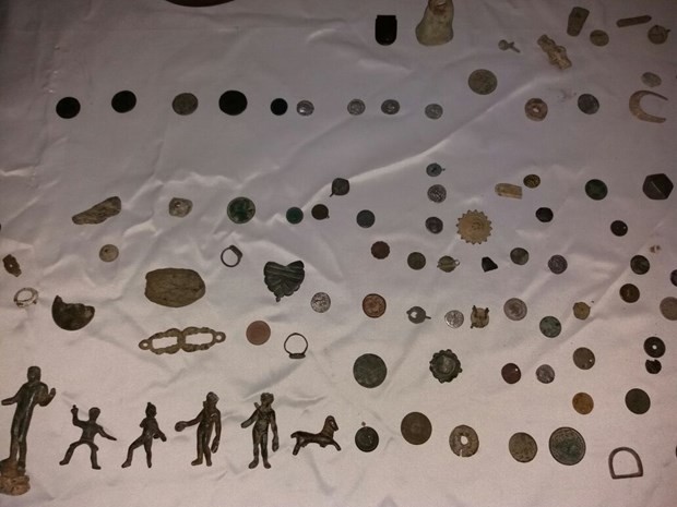 Yatağının altından tarihi eser fışkırdı 1