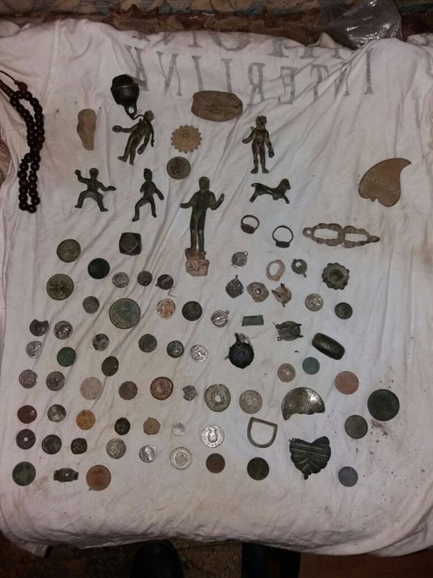 Yatağının altından tarihi eser fışkırdı 5