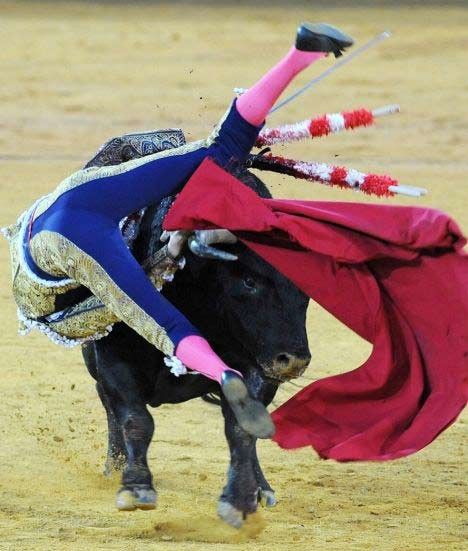 Matadorun gözünü böyle çıkardı 27