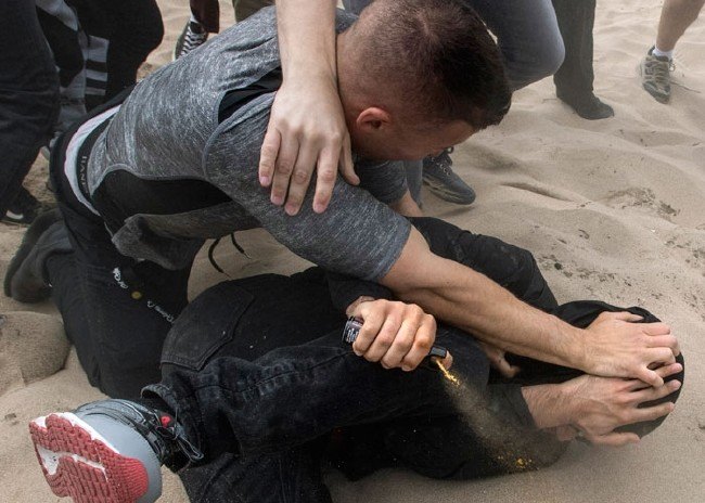 Gülerek linç ettiler 1